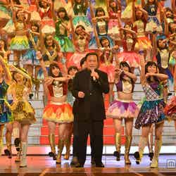 「第64回NHK紅白歌合戦」のリハーサルで共演した細川たかしとNMB48