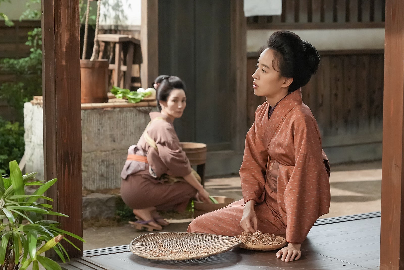 国仲涼子、石橋静河「ブラッサム」第13話（C）NHK