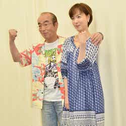 「志村けん×いしのようこ合同取材会」に登場した、志村けん(左)といしのようこ(右)