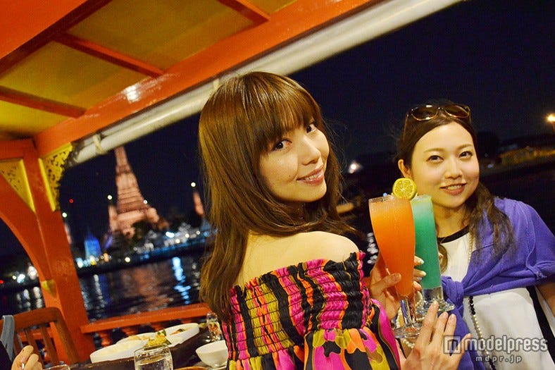 幻想的なタイの夜景にうっとり ディナークルーズでグルメ&伝統舞踊体験