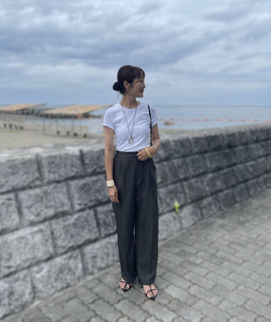 ミニT　スラックス　きれいめ　コーデ