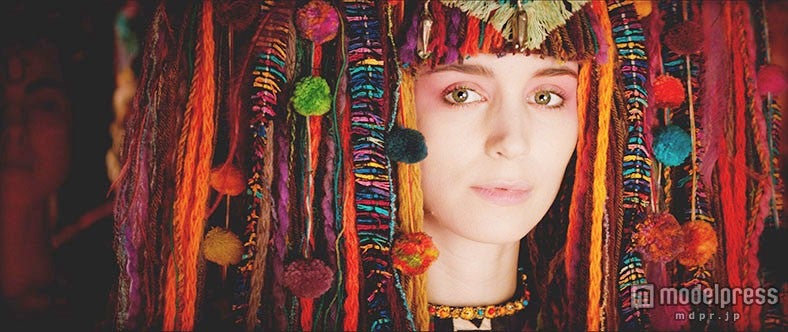 メイクや衣装が華やかなタイガー・リリー（C）2015 WARNER BROS. ENTERTAINMENT INC. AND RATPAC-DUNE ENTERTAINMENT LLC