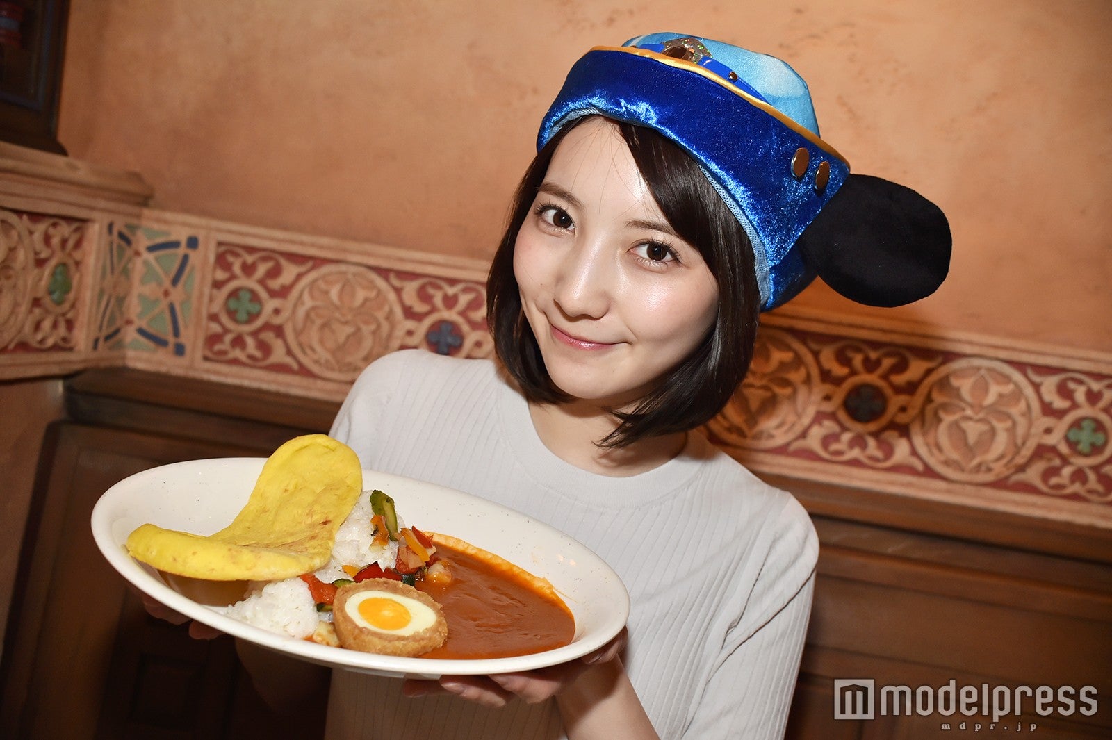 「バターカリー、チキンスコッチエッグとベジタブル添え ライスとナン付き」（モデル：堀瑞希）／「東京ディズニーシー15周年“ザ・イヤー・オブ・ウィッシュ”」（C）モデルプレス