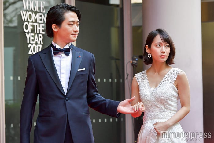 ダイキ、吉岡里帆を見ながらしっかりエスコート(C)モデルプレス