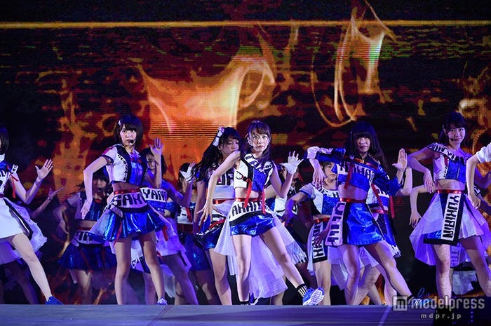 「AKB48 41thシングル選抜総選挙 ~順位予想不可能、大荒れの一夜~」ライブの様子(C)AKS
