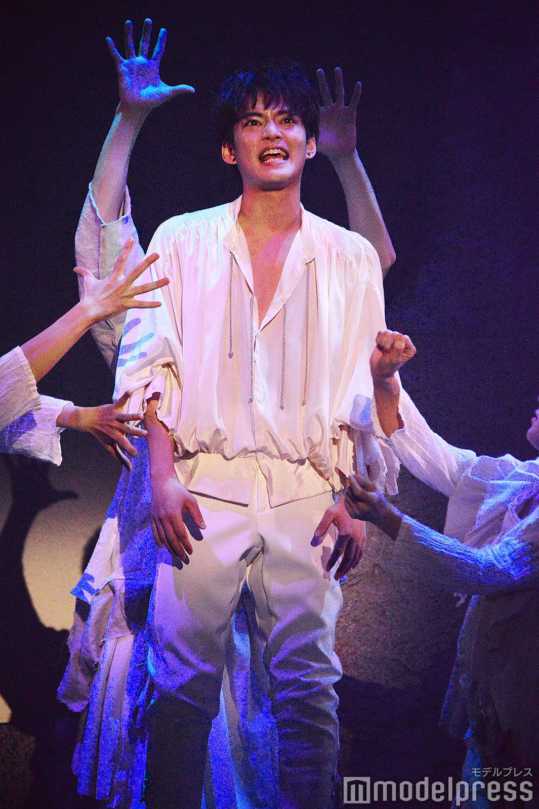 儚さと力強さの2面性を舞台上で発揮していた中山優馬 （C）モデルプレス