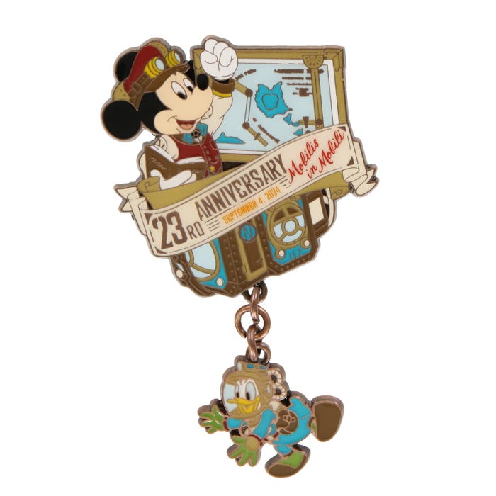 ピンバッジ¥1,200(C)Disney