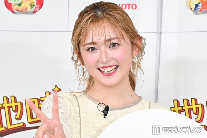 ゆうちゃみ、大人っぽメイク＆コーデで雰囲気ガラリ エプロン姿で料理上手な一面明かす
