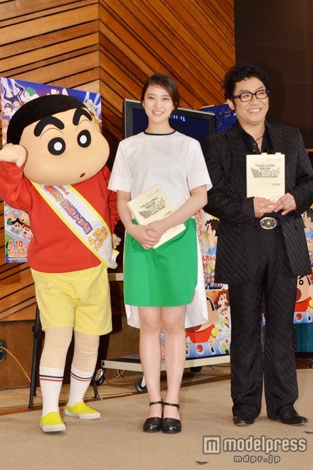 （左から）野原しんのすけ、武井咲、コロッケ