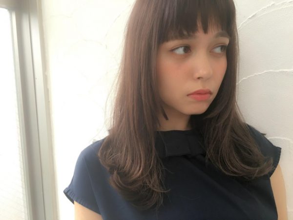 女度が上がる前下がりのセミロング特集 小顔に見せる大人のおしゃれヘアをご紹介 モデルプレス