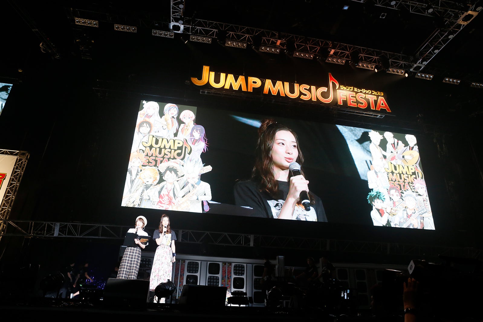生駒里奈、足立梨花（C）JUMP 50th Anniversary
