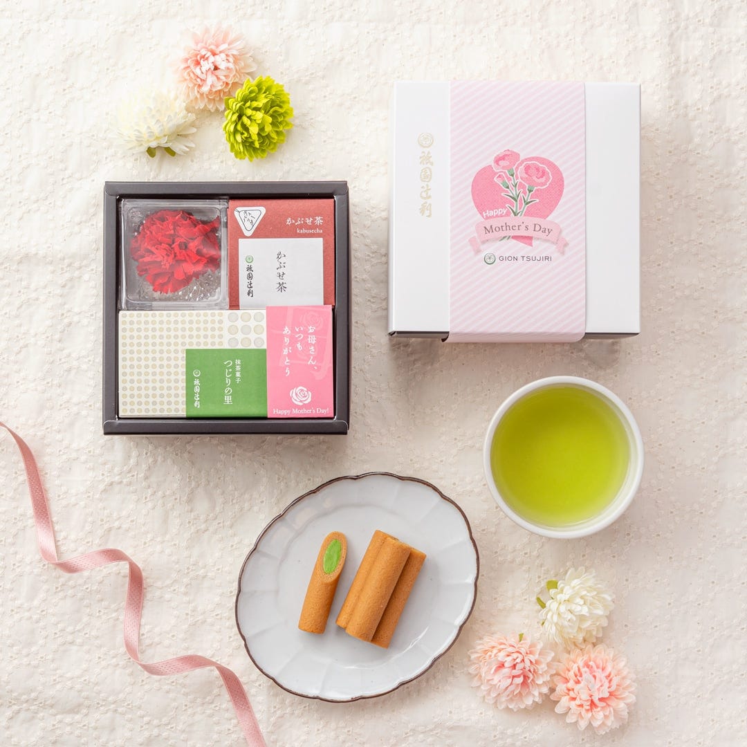「カーネーション付宇治茶・抹茶菓子セット」(税込3000円)※画像提供/祇園辻利