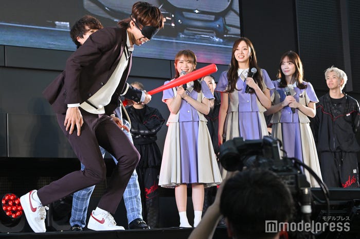 はじめしゃちょー、秋元真夏、梅澤美波、田村真佑 (C)モデルプレス