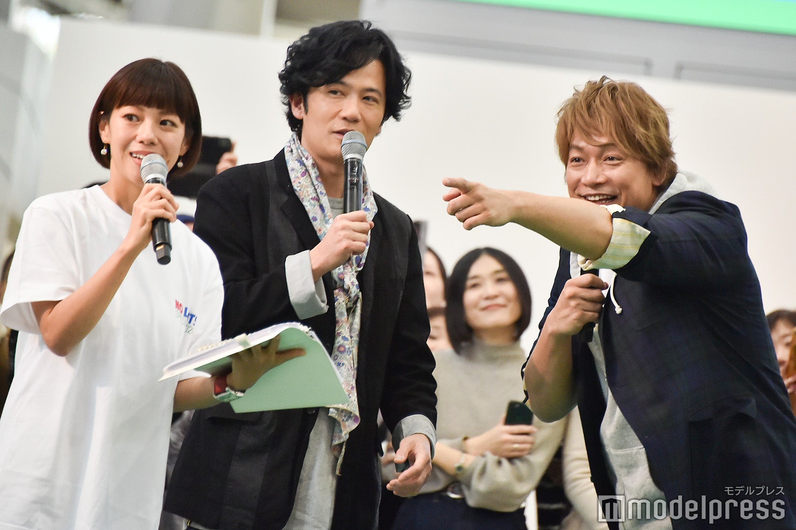 興奮を伝える香取慎吾 （C）モデルプレス