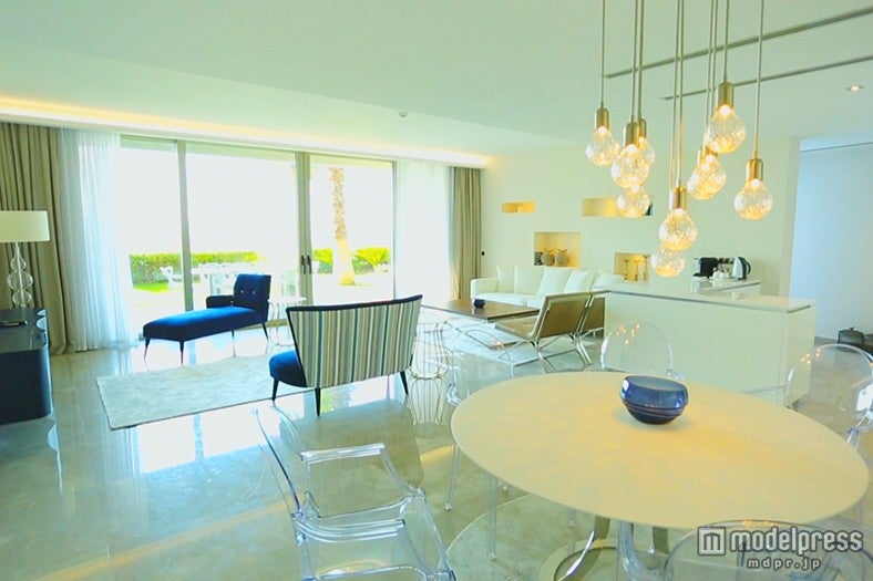 「スイスホテルリゾートボドルムビーチ」／レジデンスタイプ、ベランダからエーゲ海を見渡せるオーシャンビューの客室／画像提供：TBS