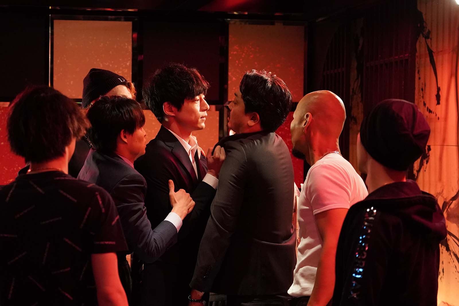 坂口健太郎ら「CODE―願いの代償―」第2話より（C）読売テレビ・日本テレビ