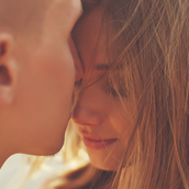 距離が近づいていい雰囲気になってる いい感じの男性に告白させるように仕向けるテクニックとは モデルプレス 距離が近づいていい雰囲気になってる いい感じの男性に告白させるように仕向けるテクニックとは モデルプレス