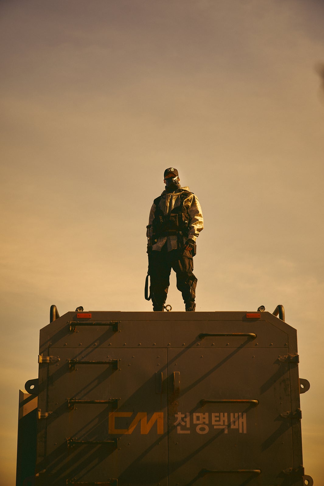 Netflixシリーズ「配達人 ～終末の救世主～」2023年独占配信開始