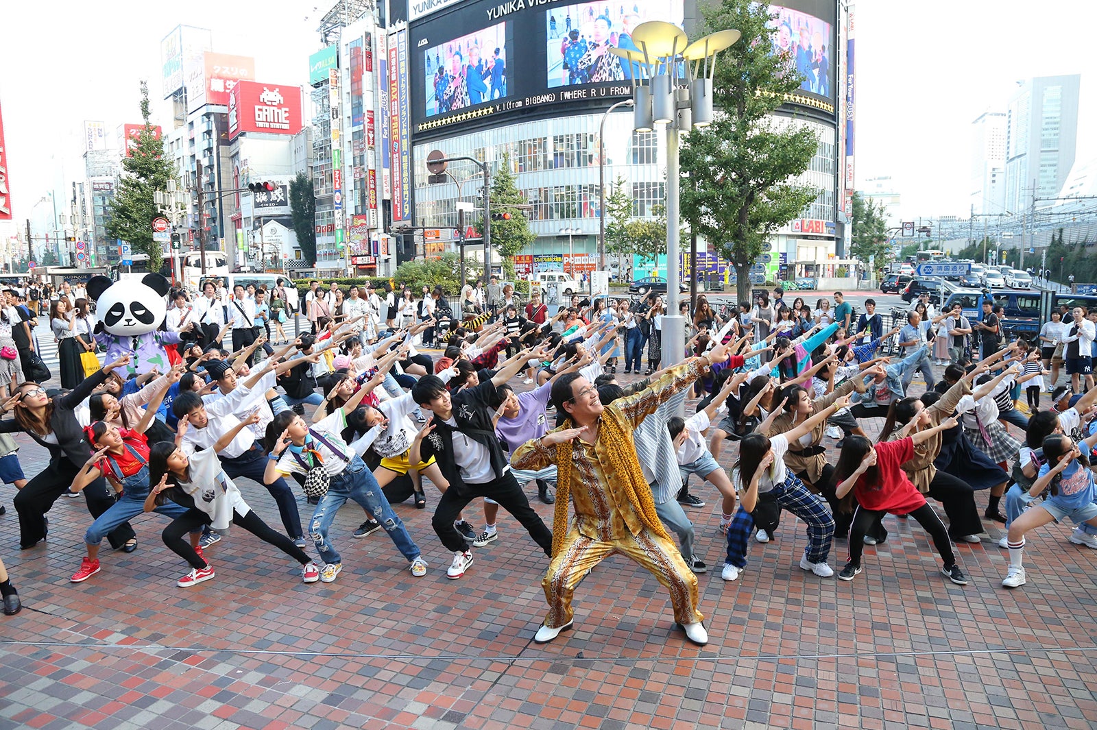 フラッシュモブの様子 （画像提供：avex）