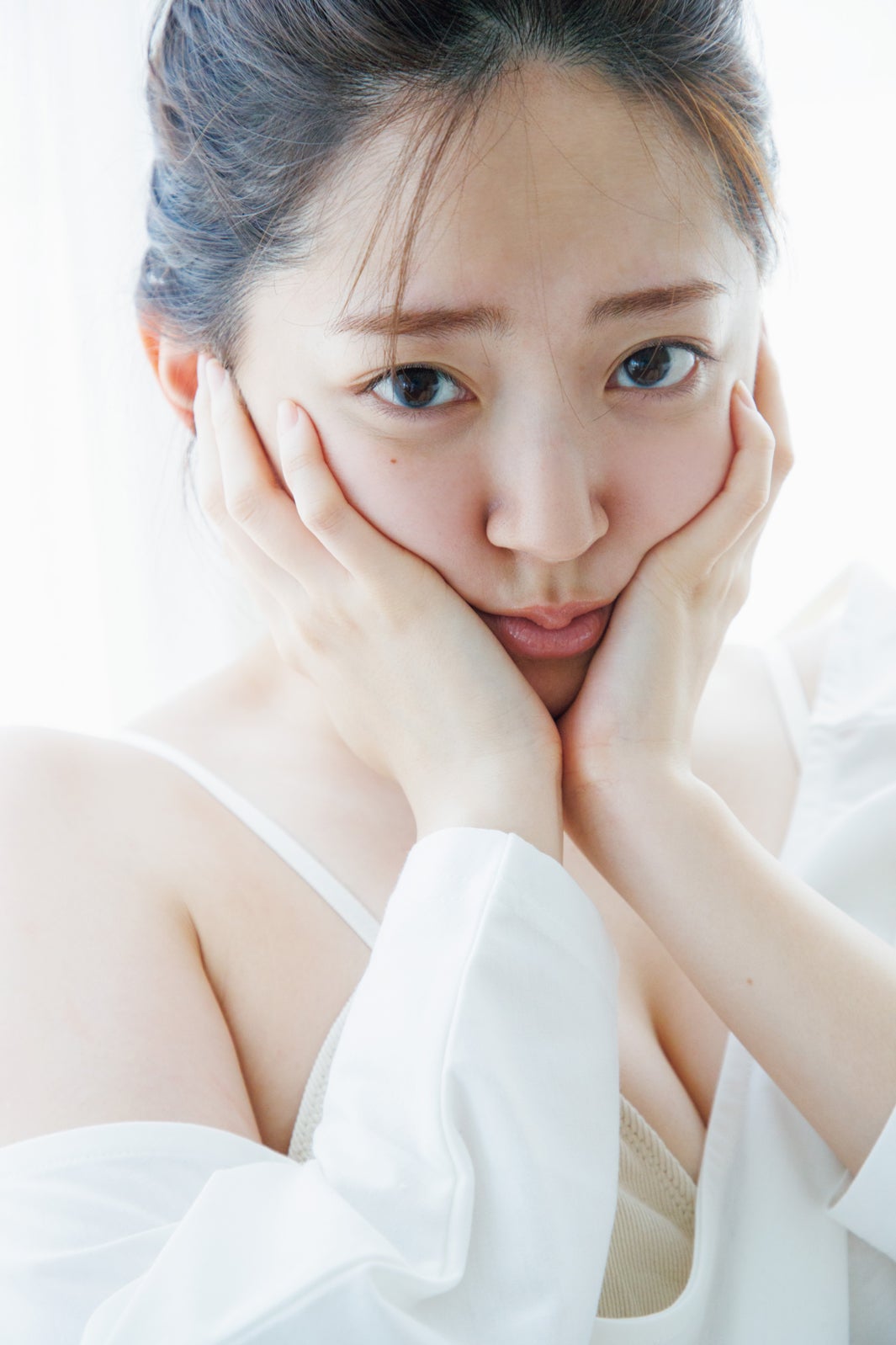 鈴木愛理／写真集「nectar」誌面カット（提供写真）