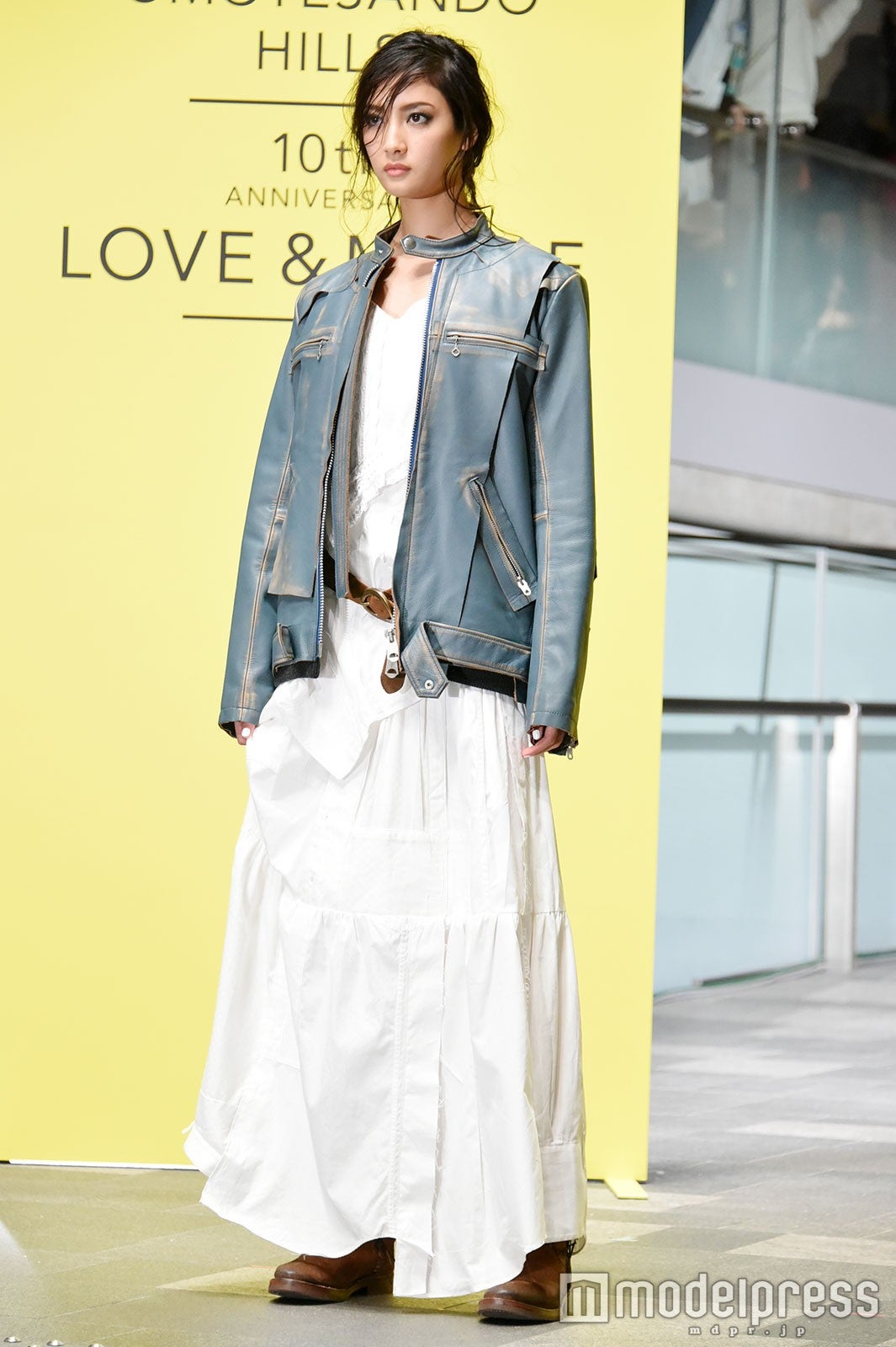 ジェンダーレス風なメイクで登場した菜々緒（C）モデルプレス