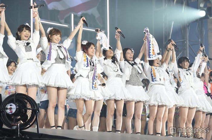 「AKB48グループ東京ドームコンサート~するなよ?するなよ?絶対卒業発表するなよ」最終日より(C)AKS