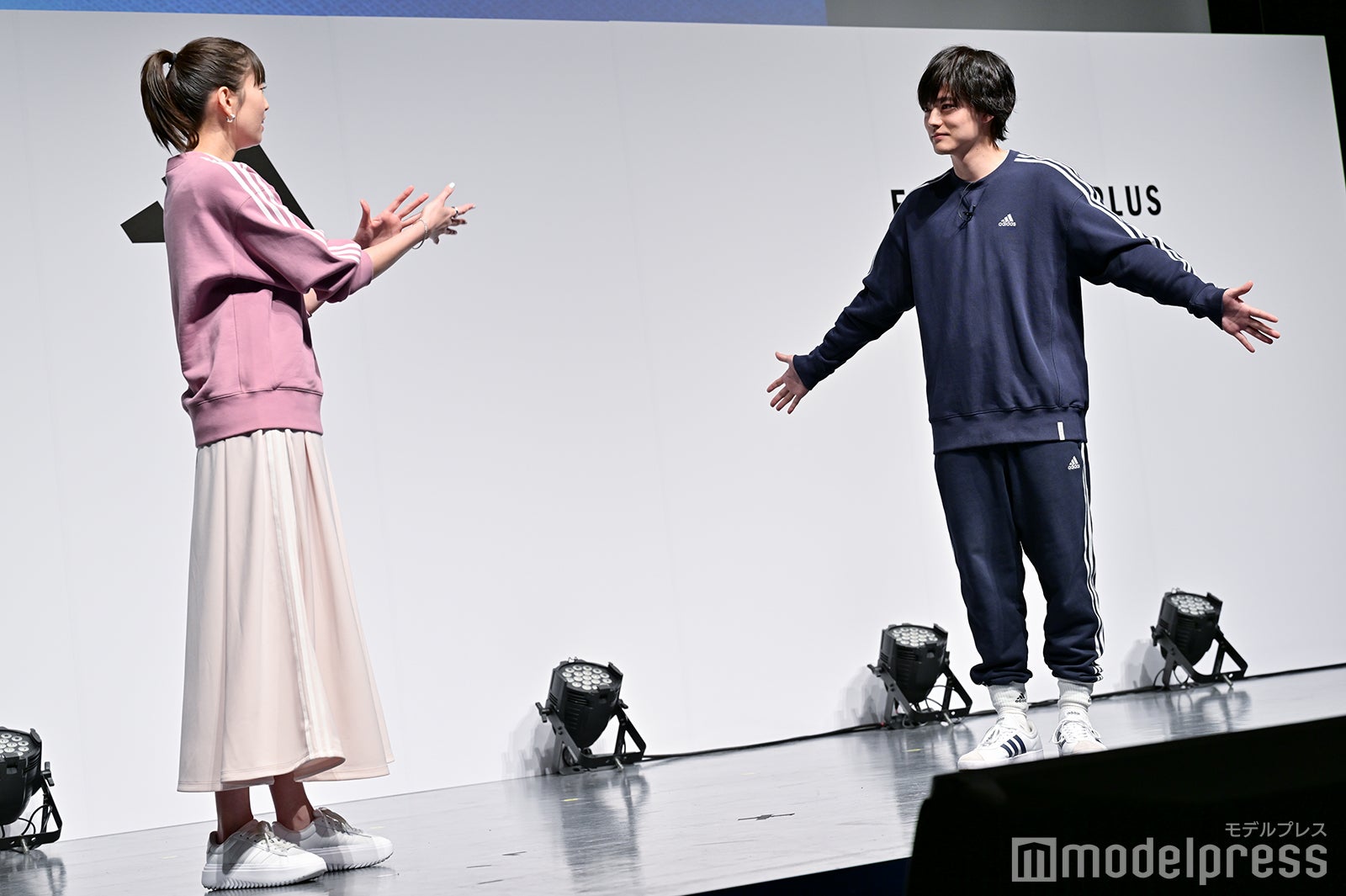 佐藤栞里、櫻井海音（C）モデルプレス