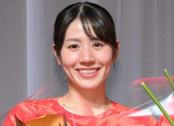 「お、ナイスコンビ♥」 日本卓球協会公式にバド女子銅メダリスト登場 平野美宇と大会観戦 SNS「仲良しダブルスですね」「メチャ顔小さい！」