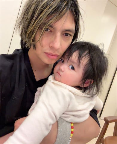 アレクサンダー、子どもへの‟ポケカ”にヒヤヒヤ「暇じゃないんだよ 習い事沢山あるのさ」