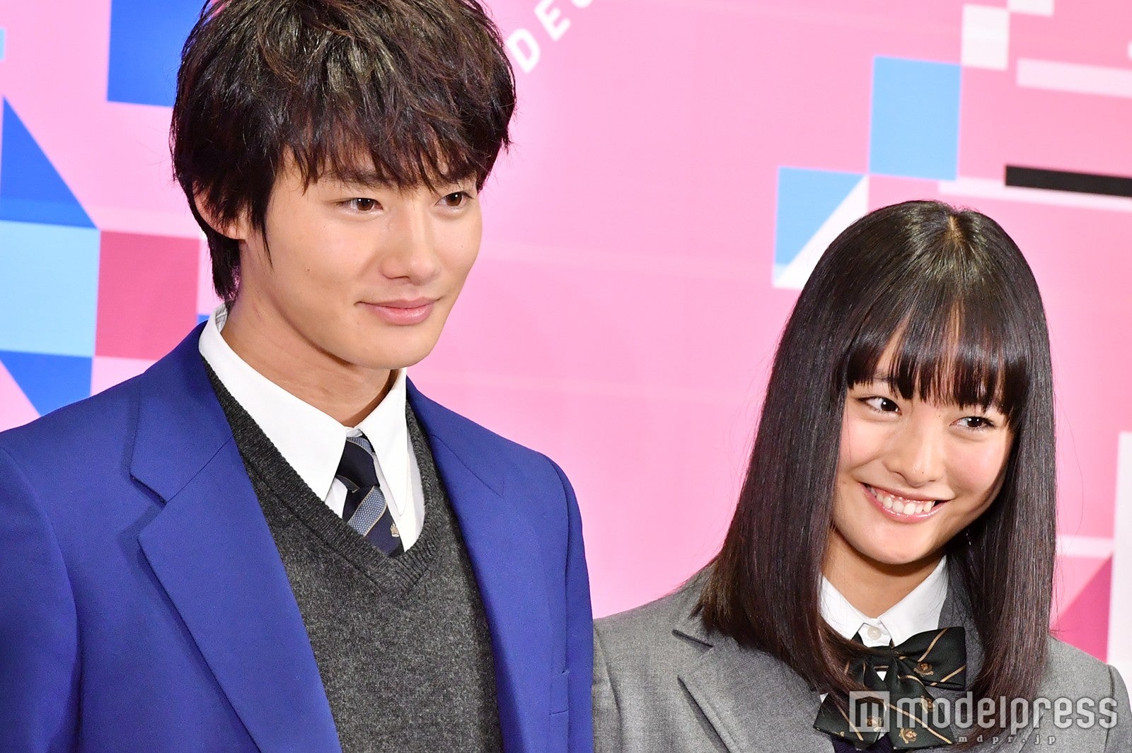 野村周平、大友花恋（C）モデルプレス