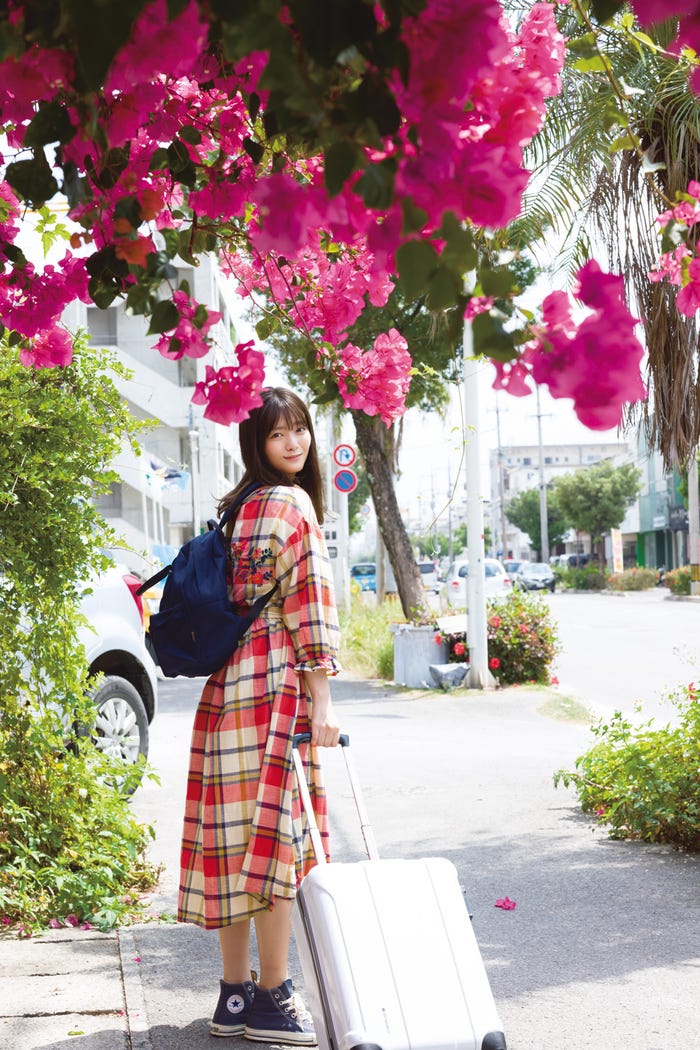 田村保乃1st写真集「一歩目」楽天版裏表紙/撮影:Takeo Dec.(画像提供:小学館)