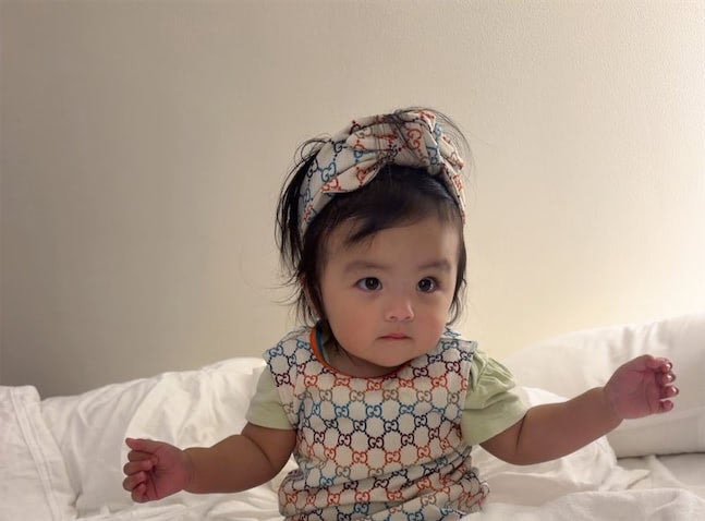 アレクサンダー、次女・グーちゃんのGUCCIワンピ姿披露「お姉ちゃんも着てた可愛いワンピース」