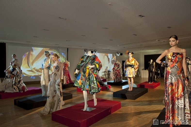 「YUMI KATSURA PARIS 2012 コレクション“YUZEN TODAY”」