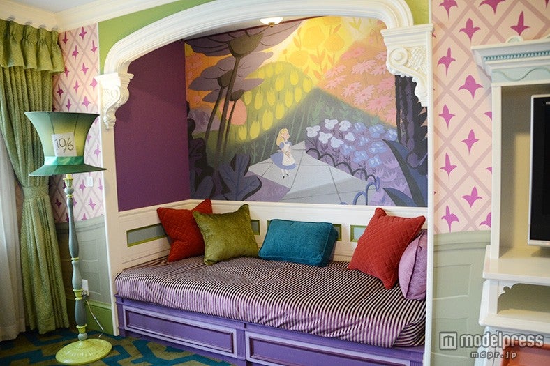 不思議の国のアリスルームのアルコーヴベッド