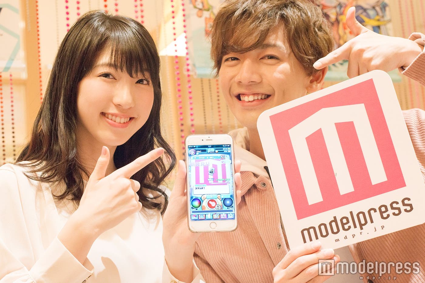 スマホ型のモンスターが出現(C)モデルプレス