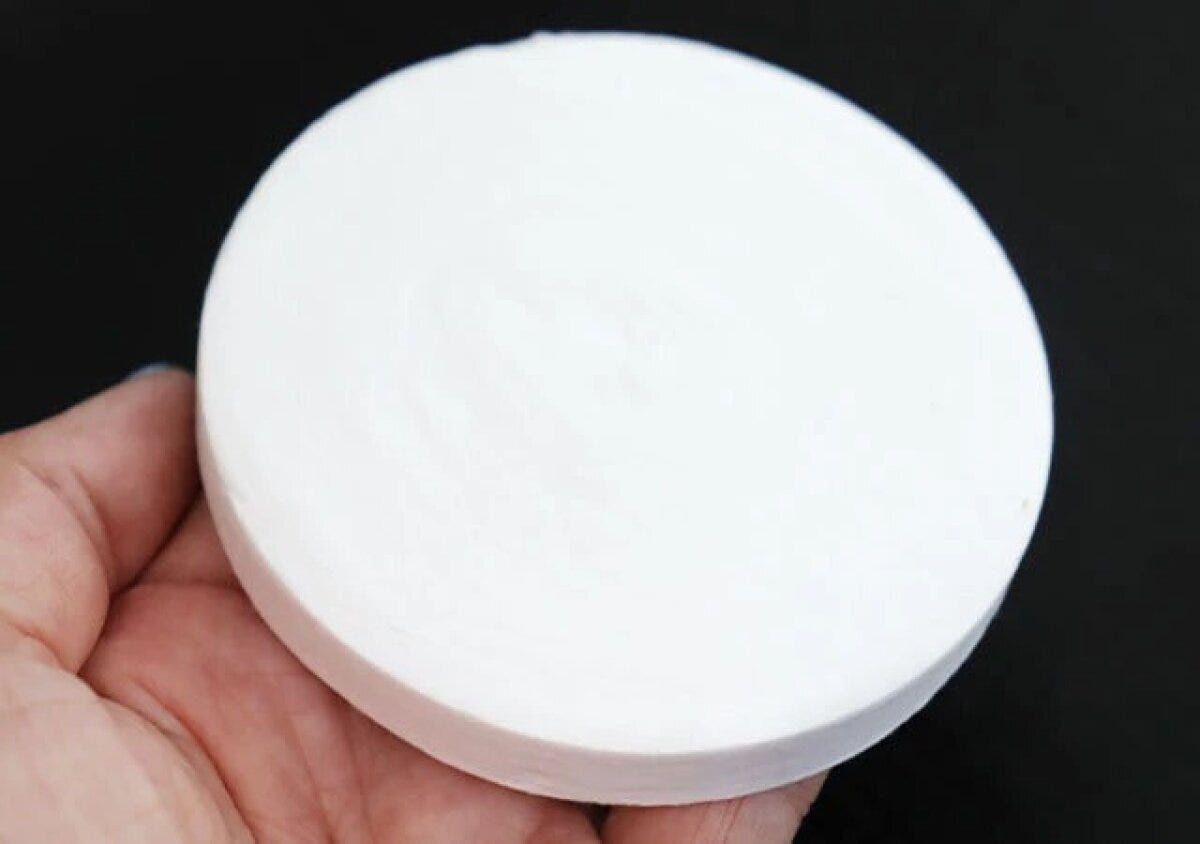 ダイソー　備蓄用圧縮バスタオル