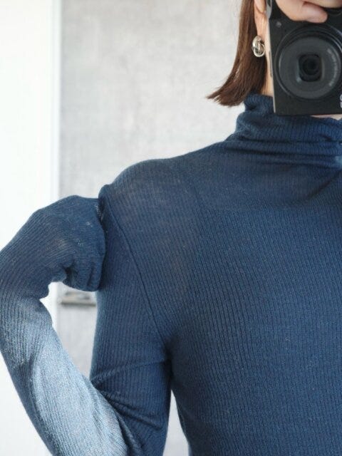 PLSTシアーリブタートルネックセーター PLSTシアーリブタートルネックセーターの生地感