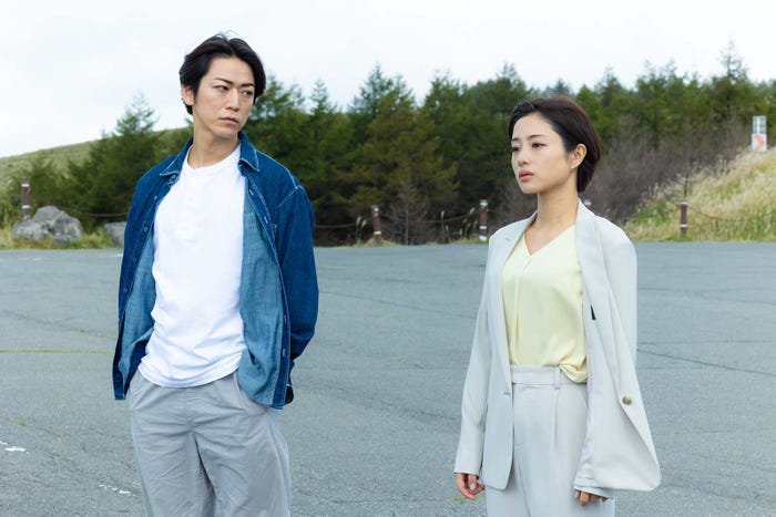 亀梨和也、石原さとみ「Destiny」第7話より(C)テレビ朝日