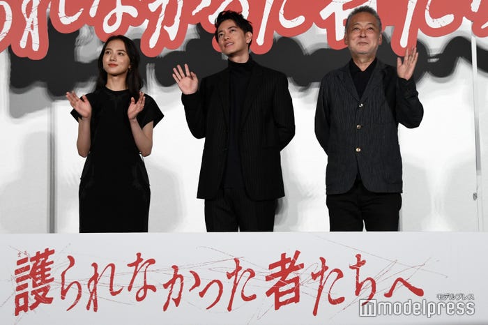 清原果耶、佐藤健、瀬々敬久監督 (C)モデルプレス