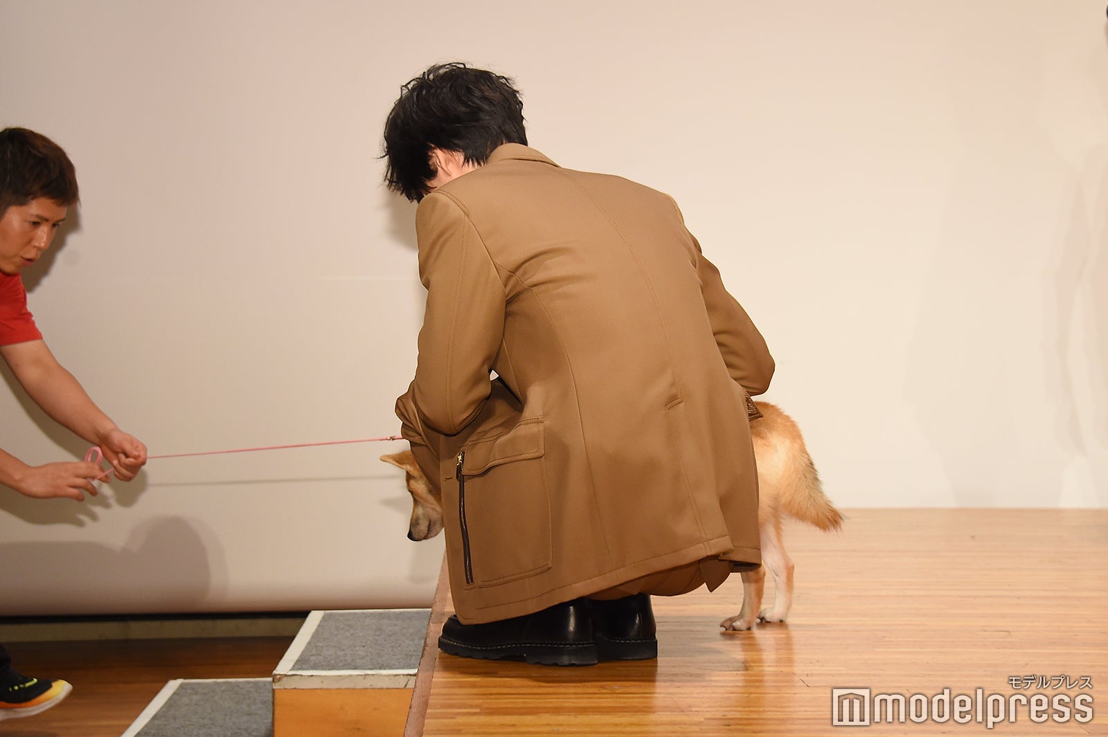 シロの退場を見送る福士蒼汰 （C）モデルプレス