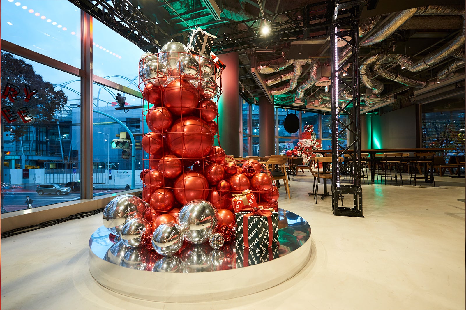 サンタブーツオブジェ／スターバックス渋谷cocoti店（提供写真）