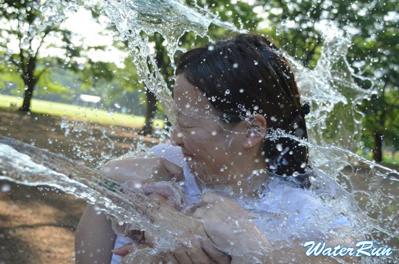 水をどんどんかける／画像提供：ウォーターラン