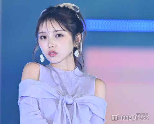 乃木坂46与田祐希、美肩輝く甘めファッション ウインクで沸かす【GirlsAward 2024AW】