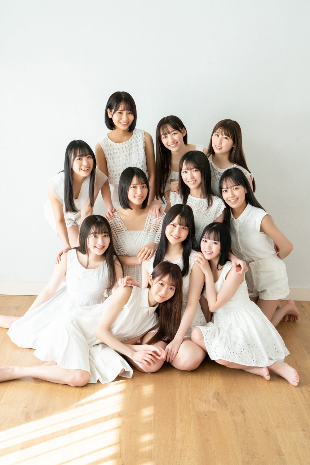 ＝LOVE、初のカレンダーブック発表