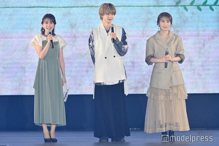 若林有子アナ、小川史記、秋元真夏(C)モデルプレス