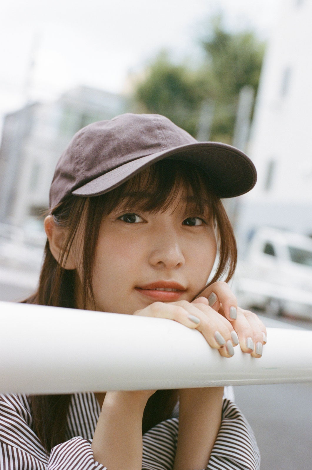 Amazon.co.jp: 菅井友香 写真集「卒業写真集 大切なもの アザー