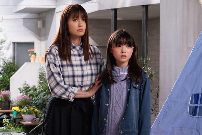 深田恭子、安藤美優/「隣の家族は青く見える」第9話より(C)フジテレビ