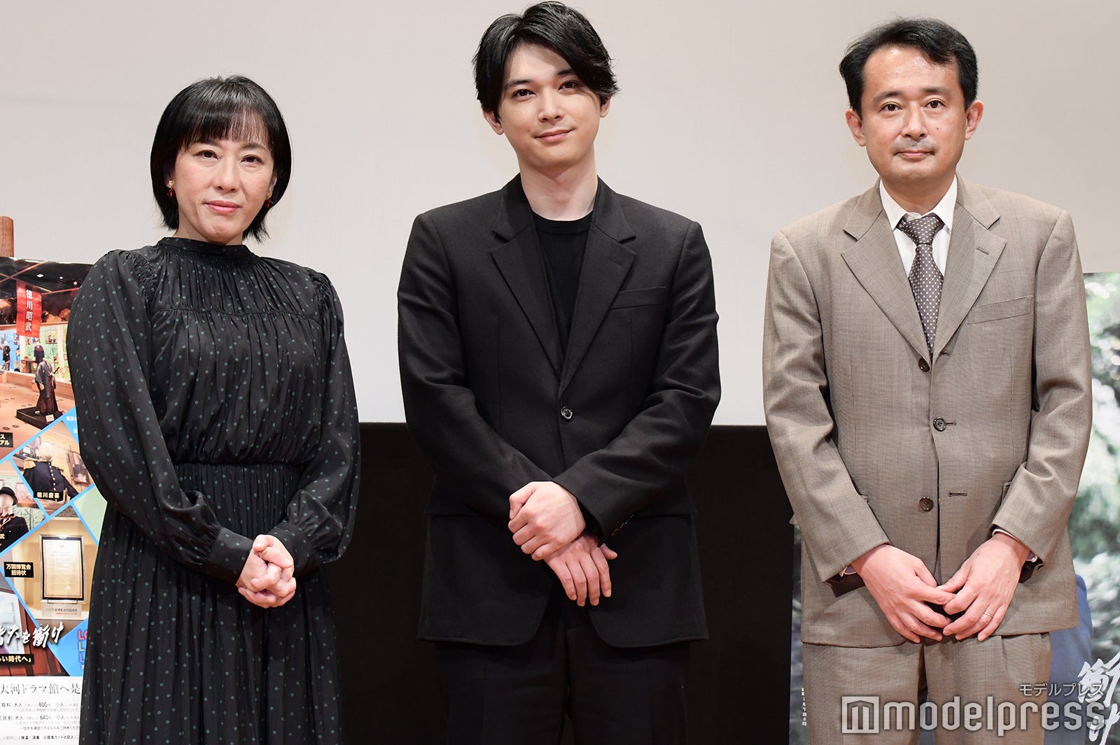 脚本・大森美香氏、吉沢亮、制作プロデューサー・菓子浩氏（C）モデルプレス