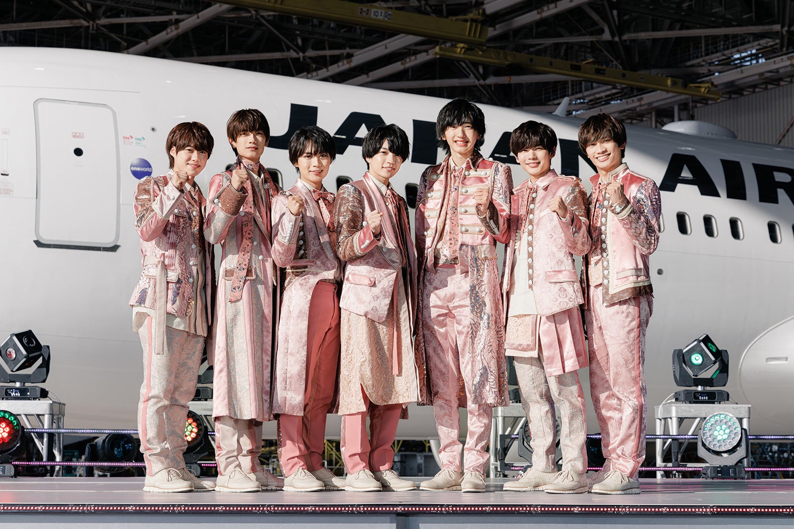 なにわ男子、“ジャニーズ初”格納庫デビューイベント「なにわからLOVEを届けたいです」＜囲み取材レポート＞