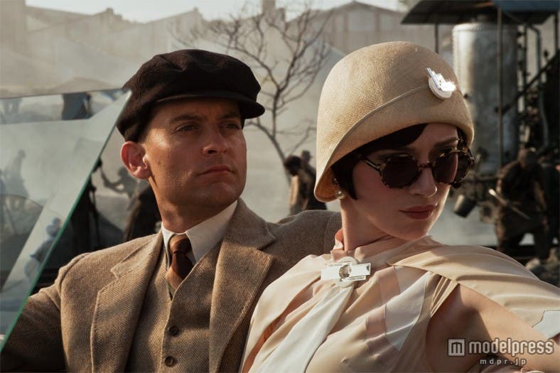 物語のキーパーソンを演じたトビー・マグワイアとジョーダンを演じるエリザベス・デビッキ/(C)2013 Warner Bros. Entertainment Inc. All rights reserved.